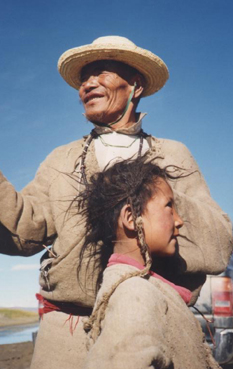 nomad-father-and-daughter